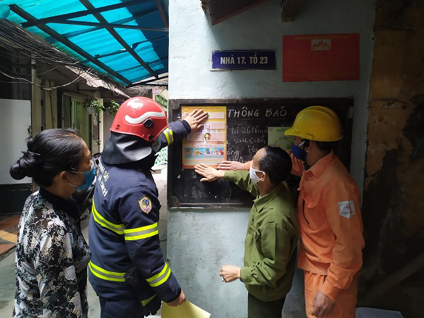 EVNHANOI thường xuyên phối hợp với Công an PCCC tuyên truyền khuyến cáo an toàn PCCC tới người dân trên địa bàn Hà Nội