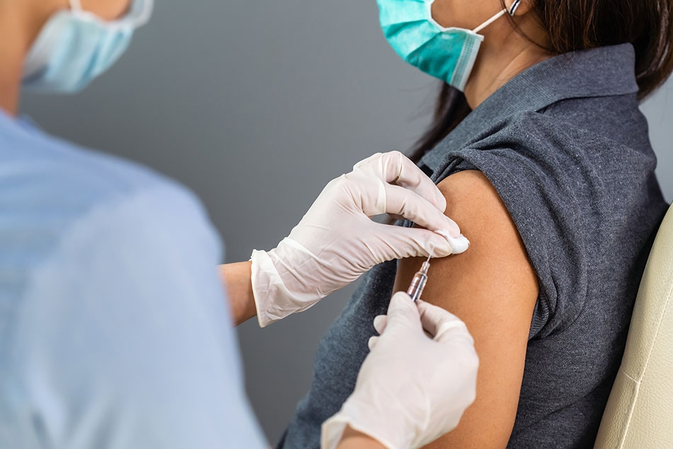 Người tiêm đủ 2 mũi vắc xin được cấp Thẻ Xanh Covid-19 (Nguồn ảnh: Bộ Y tế)