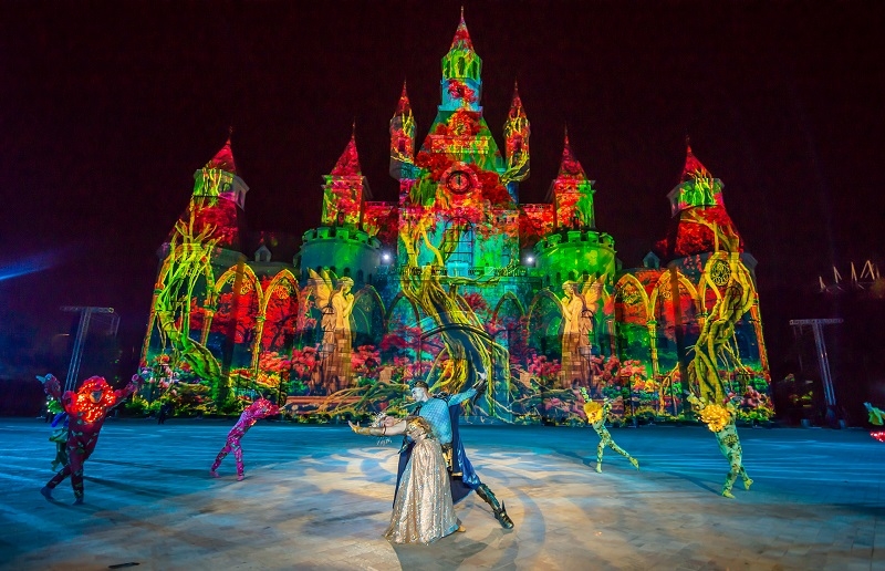 Kỳ ảo Tata Show phiên bản đạo cụ khổng lồ
