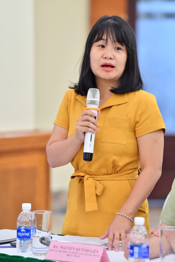 Bà Nguyễn Quỳnh Liên phát biểu tại tọa đàm