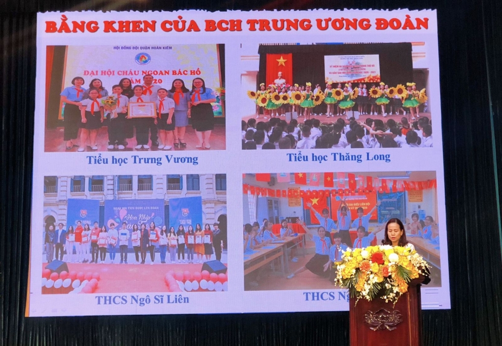 Nhà giáo Vương Hương Giang - Quận uỷ viên, Trưởng phòng Giáo dục và Đào tạo điểm lại những thành tích đạt được của ngành Giáo dục Hoàn Kiếm trong năm học vừa qua
