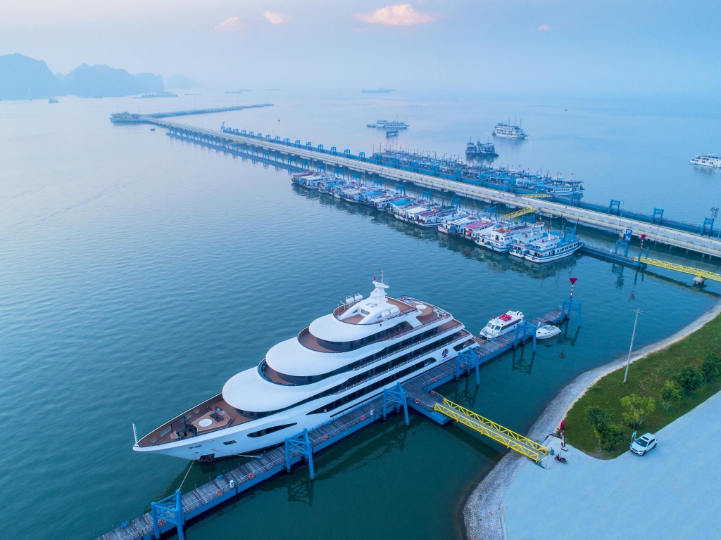 Mục sở thị không gian tuyệt mỹ của Cảng tàu khách hàng đầu châu Á tại Hạ Long