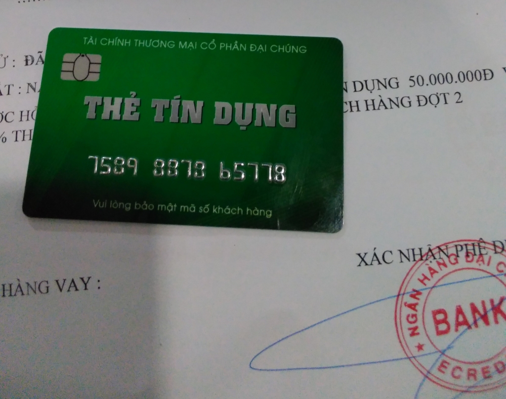 Thẻ tín dụng giả mạo sử dụng mập mờ tên Ngân hàng Đại chúng Bank, dễ gây nhầm lẫn với Ngân hàng TMCP Đại Chúng Việt Nam (PVcomBank)