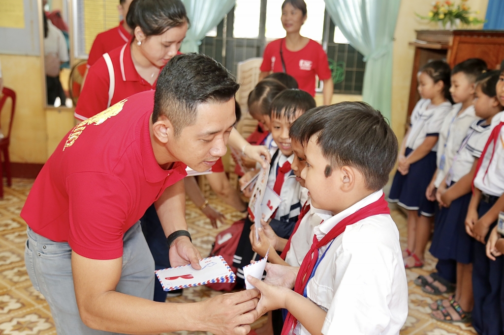 Sát Cánh Bên Miền Trung hy vọng mang lại sự giúp đỡ cần thiết để hỗ trợ các gia đình, các em thiếu nhi vượt qua khó khăn và hướng tới tương lai tươi sáng