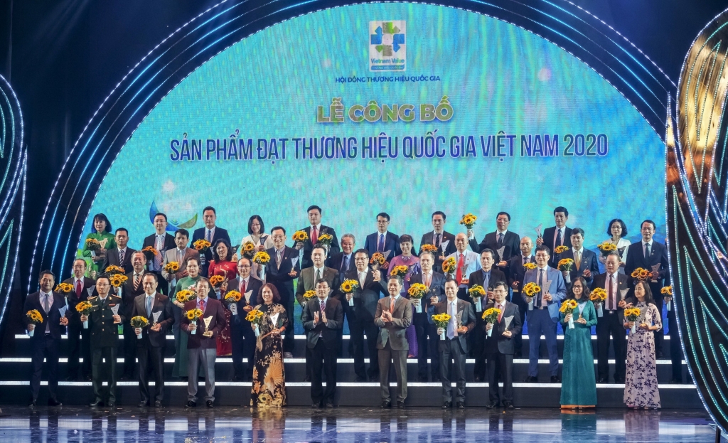 Lãnh đạo Chính phủ và Bộ Công Thương chúc mừng các doanh nghiệp được vinh danh Thương hiệu Quốc gia 2020