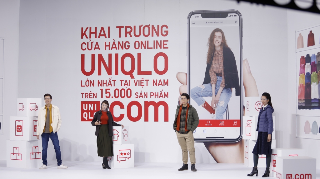 Trình diễn một số thiết kế mới nhất sẽ ra mắt tai cửa hàng UNIQLO online từ ngày 5/11
