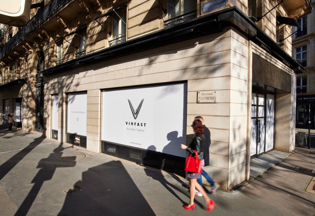 Showroom VinFast trên con phố đắt giá bậc nhất giữa thủ đô nước Pháp