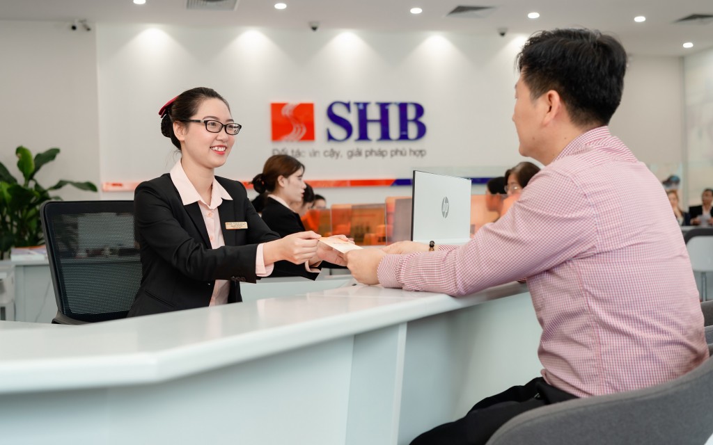 Tưng bừng sinh nhật 28 năm: SHB tri ân khách hàng 28.000 quà tặng