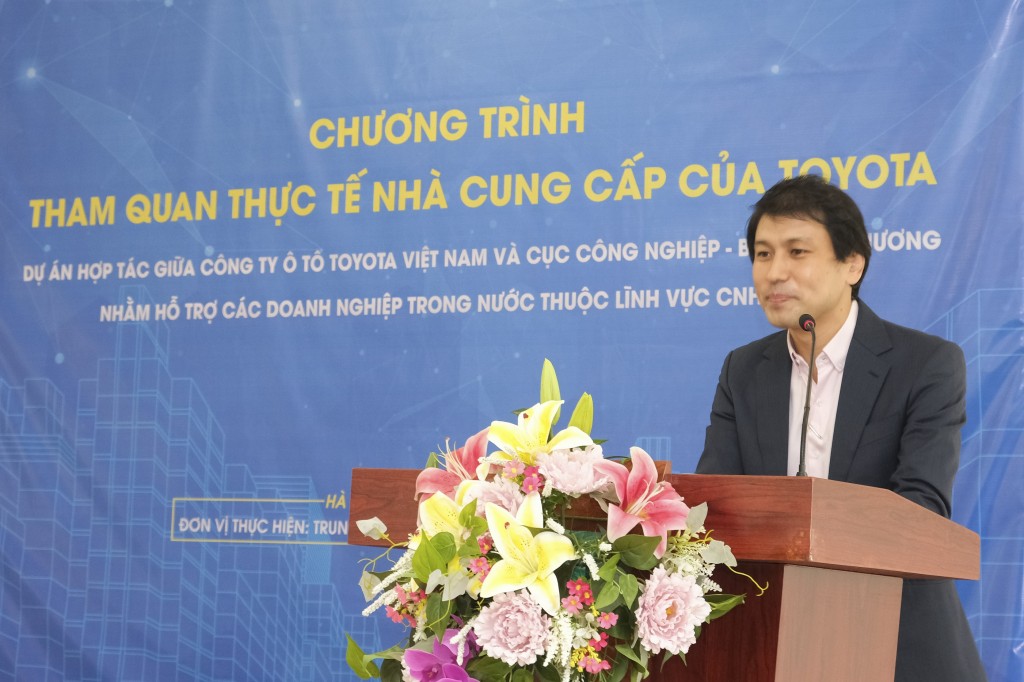 Ông Hiroshi Okamura - Phó Giám đốc Khối Kế hoạch Bán hàng & Dịch vụ Toyota Việt Nam phát biểu