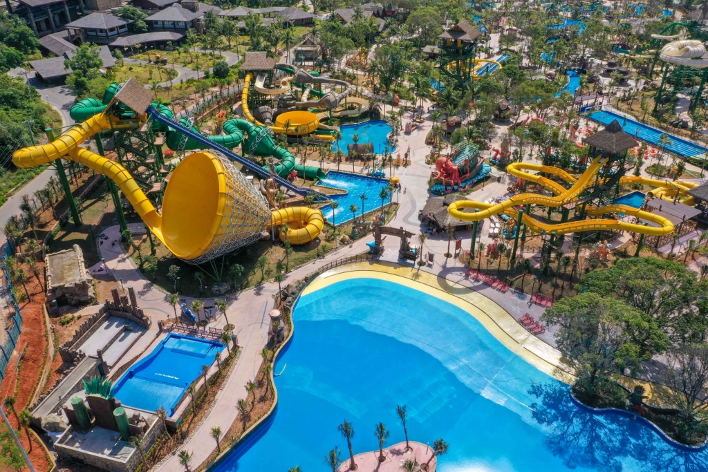  Aquatopia Water Park