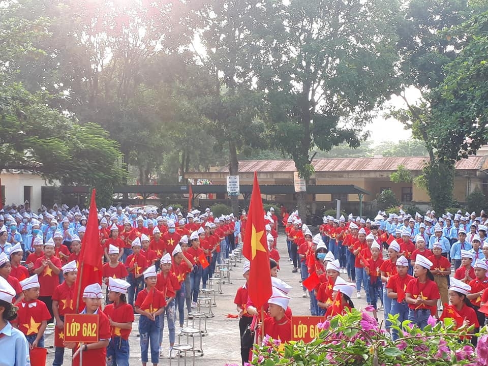 Toàn cảnh nhà trường khai giảng năm học mới