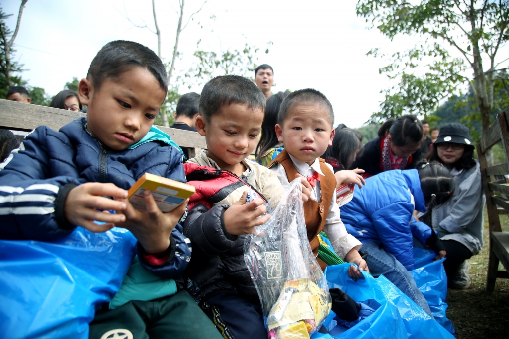 Trẻ em Nà Bó, Hà Giang hạnh phúc trong lễ khánh thành điểm trường mới