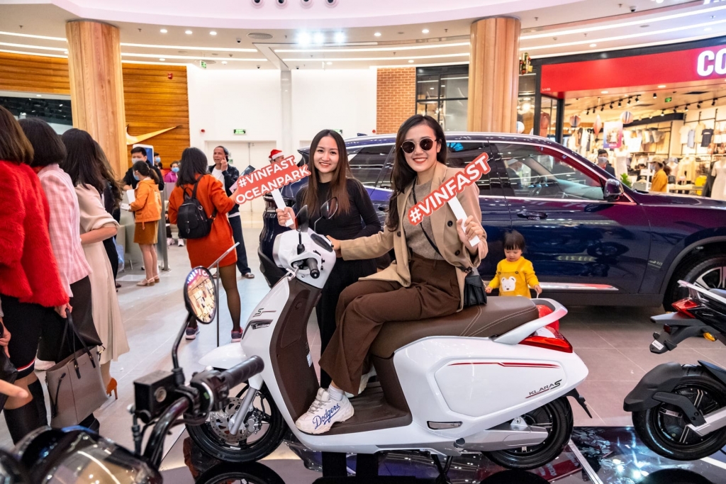 VinFast khai trương showroom 3S mới tại Vincom Mega Mall Ocean Park