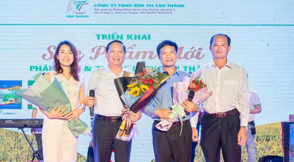 Lễ ra mắt có sự tham dự của đại diện Ban Thi đua Khen thưởng, Văn phòng Chủ tịch nước_ Viện Di truyền Nông nghiệp Việt Nam,... (1)