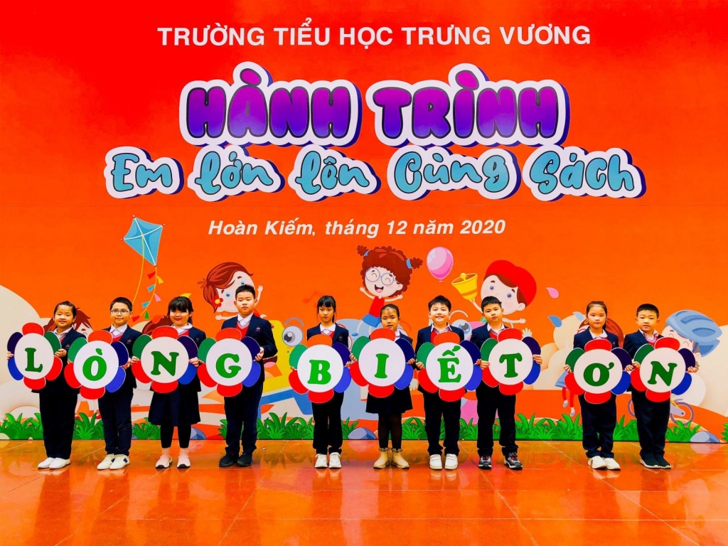 Trò chơi Đoán ô chữ với phần hỏi đáp xoay quanh các câu hỏi liên quan đến các nhân vật và sự kiện trong cuốn “Không gia đình” rất sôi nổi