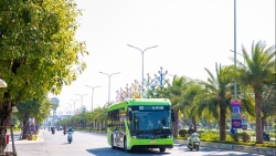Xe buýt điện VinBus chính thức lăn bánh trên đường phố Thủ đô