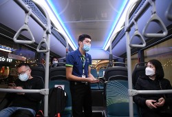 Người dân Thủ đô háo hức khám phá xe buýt không khói