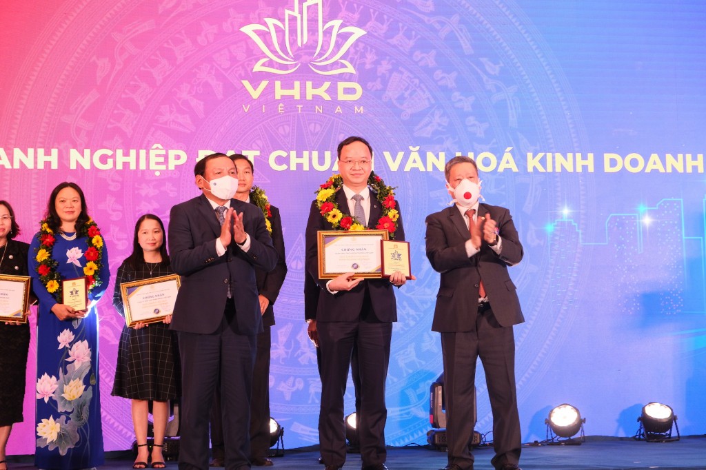 Vinh danh Vietcombank trong Top 10 doanh nghiệp đạt chuẩn văn hóa kinh doanh