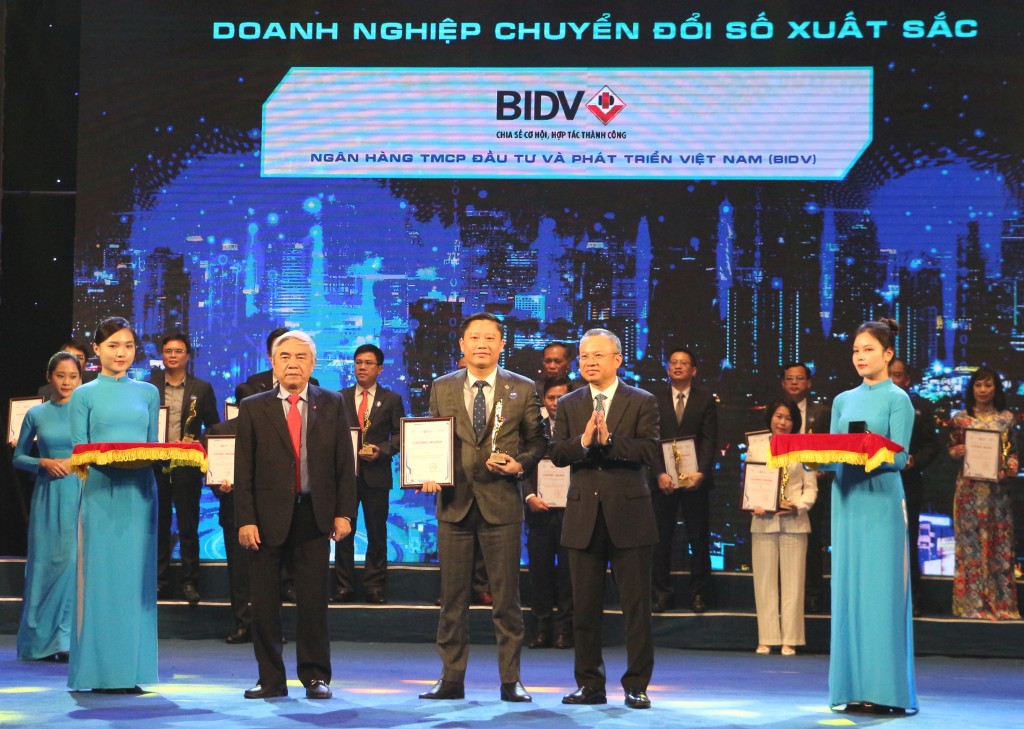 BIDV vừa được vinh danh là “Doanh nghiệp chuyển đổi số xuất sắc năm 2021”