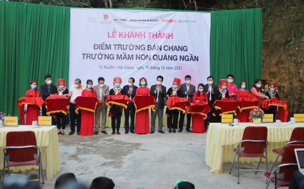 Quy Vi Tam Voc Viet va BAC A BANK khanh thanh Ban Chang 
