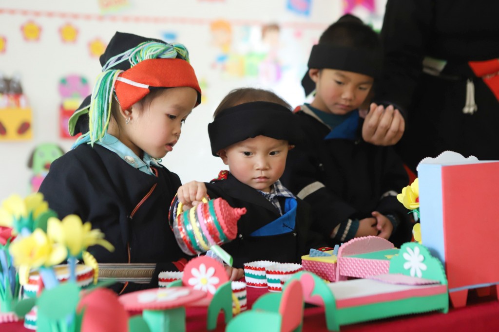 Niềm vui của người dân tại lễ khánh thành điểm trường