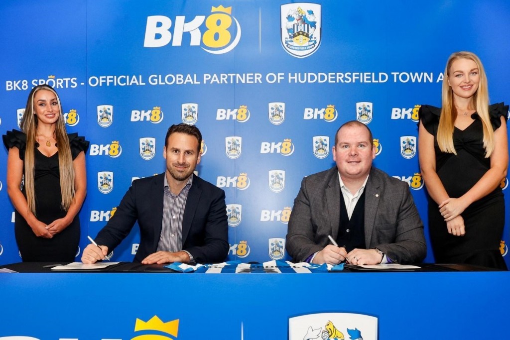 Đối tác toàn cầu mới của Club Huddersfield Town