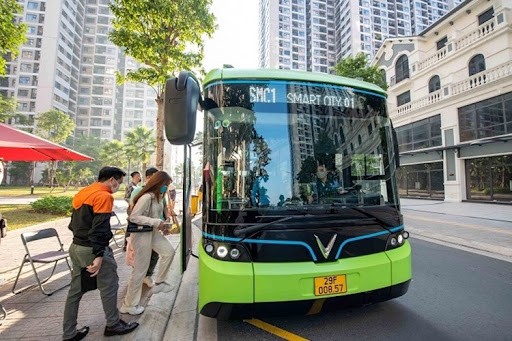 Những khách hàng đầu tiên của VinBus