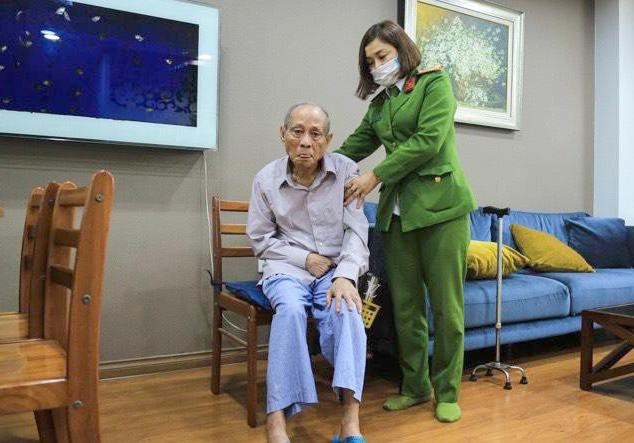 Việc đến tận nhà hỗ trợ nhân dân làm căn cước công dân gắn chíp của cán bộ, chiến sĩ CAQ Thanh Xuân được người dân ghi nhận, đánh giá cao