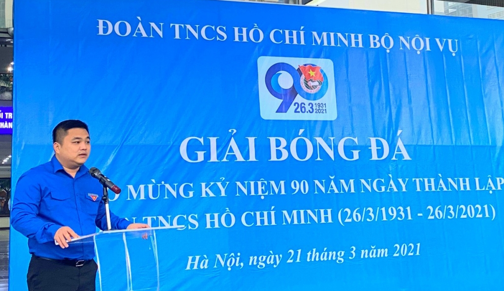 Đồng chí Trần Đức Toàn, Ủy viên Ban Chấp hành Trung ương Đoàn, Bí thư Đoàn Thanh niên Bộ Nội vụ phát biểu khai mạc buổi Lễ 