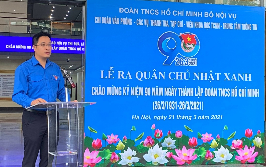 Đồng chí Trần Thái Hoan, Bí thư Đoàn Thanh niên các Vụ, Thanh tra Bộ và Tạp chí Tổ chức nhà nước phát biểu tại buổi Lễ.