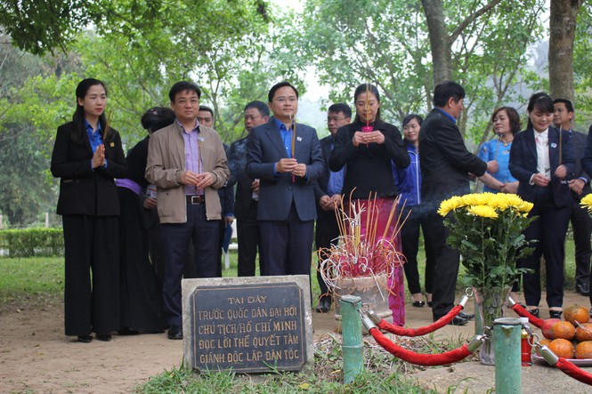 Xúc động lễ khánh thành bia di tích Trung ương Đoàn  - ảnh 5