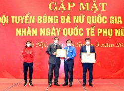 T.Ư Đoàn khen thưởng Đội tuyển bóng đá nữ Việt Nam và HLV Mai Đức Chung