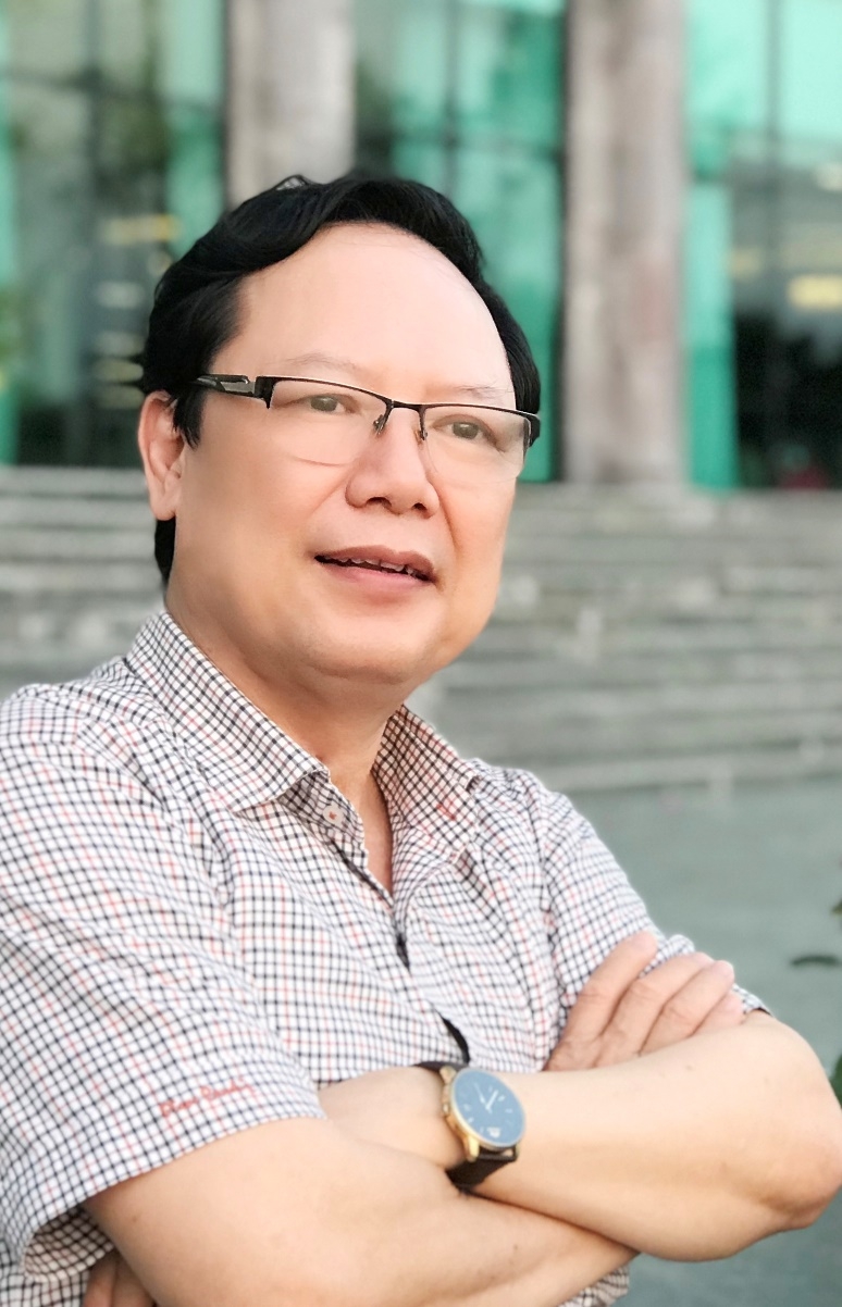 Nhà báo Tào Khánh Hưng tác giả ca khúc Trở về nơi nguồn sáng