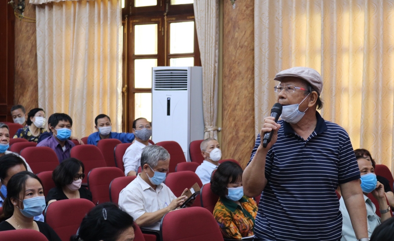Đại diện tổ bầu cử phường phát biểu ý kiến tại hội nghị.
