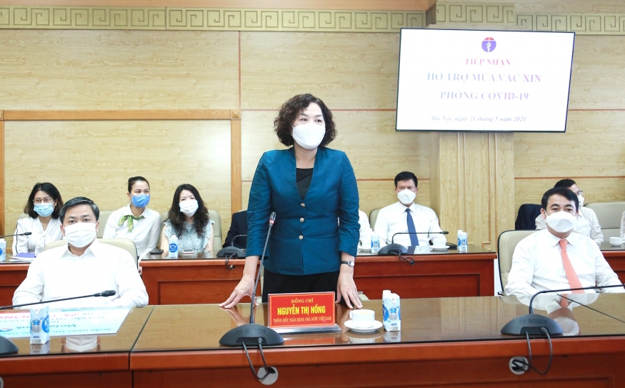 Bà Nguyễn Thị Hồng - Thống đốc Ngân hàng Nhà nước Việt Nam phát biểu tại buổi lễ, đánh giá cao sự đóng góp của các ngân hàng và tập đoàn tư nhân