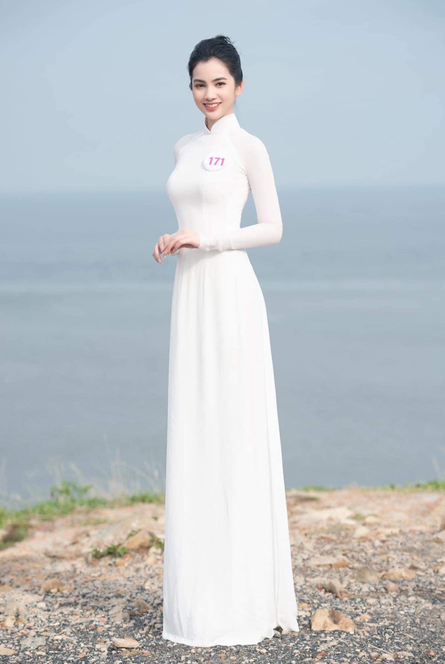 Cẩm Đan tung ảnh diện áo dài trắng cùng dàn người đẹp Hoa hậu Việt Nam ảnh 2