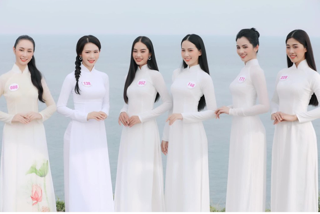 Cẩm Đan tung ảnh diện áo dài trắng cùng dàn người đẹp Hoa hậu Việt Nam ảnh 4