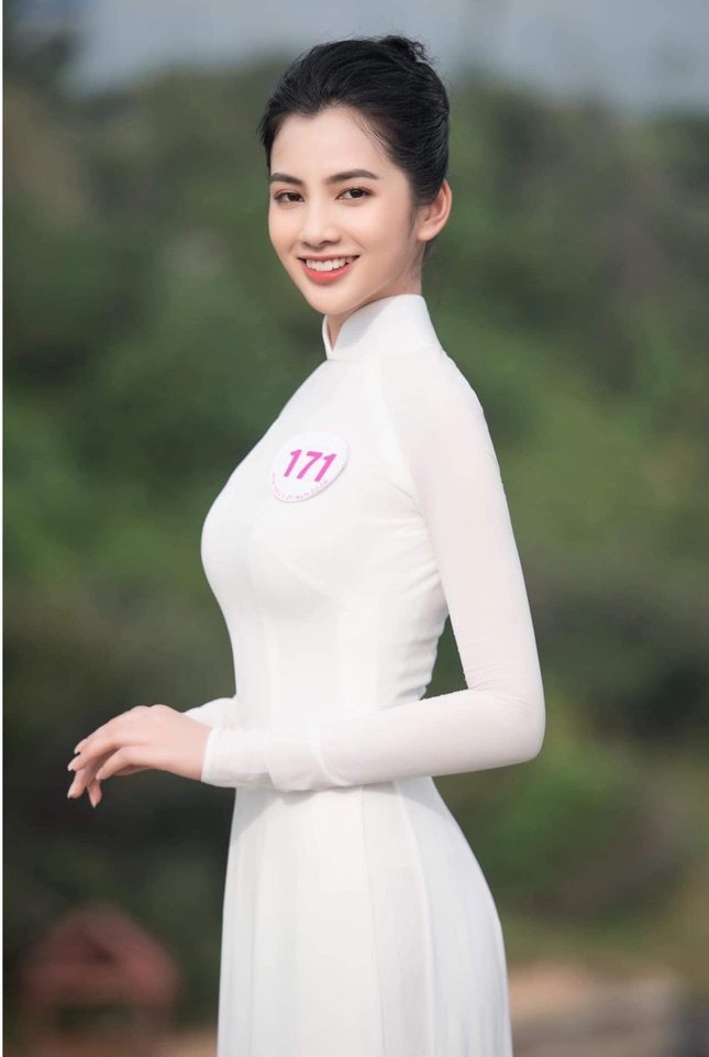 Cẩm Đan tung ảnh diện áo dài trắng cùng dàn người đẹp Hoa hậu Việt Nam ảnh 7