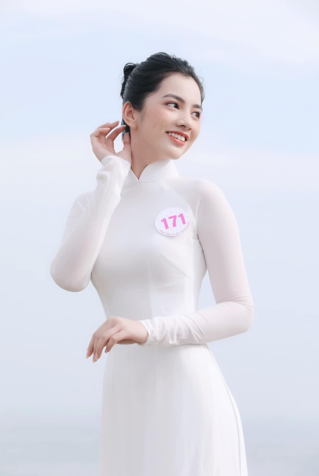 Cẩm Đan tung ảnh diện áo dài trắng cùng dàn người đẹp Hoa hậu Việt Nam ảnh 3