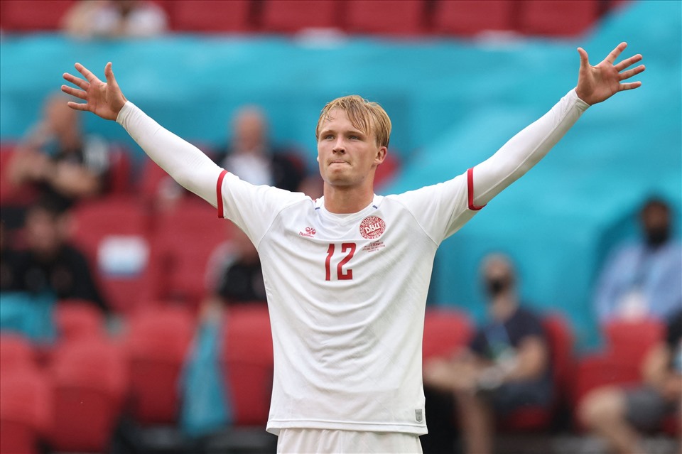 Kasper Dolberg là người hùng của tuyển Đan Mạch với 2 bàn thắng vào lưới Xứ Wales.