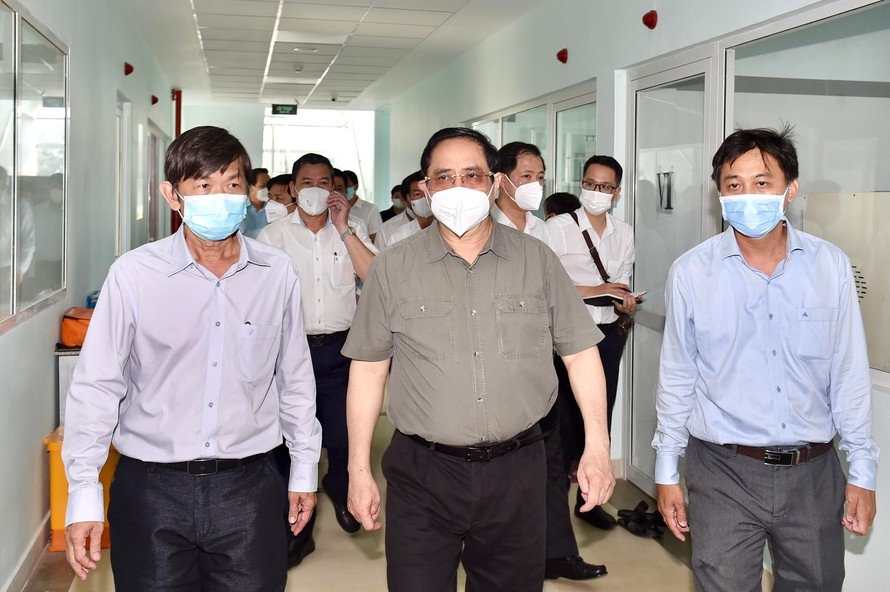 Thủ tướng Phạm Minh Chính kiểm tra tại CDC Tây Ninh. Ảnh: VGP/Nhật Bắc