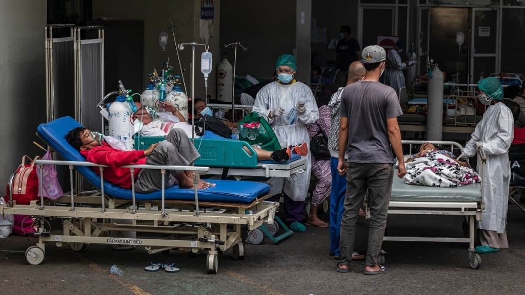 Bệnh viện quá tải bệnh nhân COVID-19 ở Indonesia. Ảnh: Getty Images