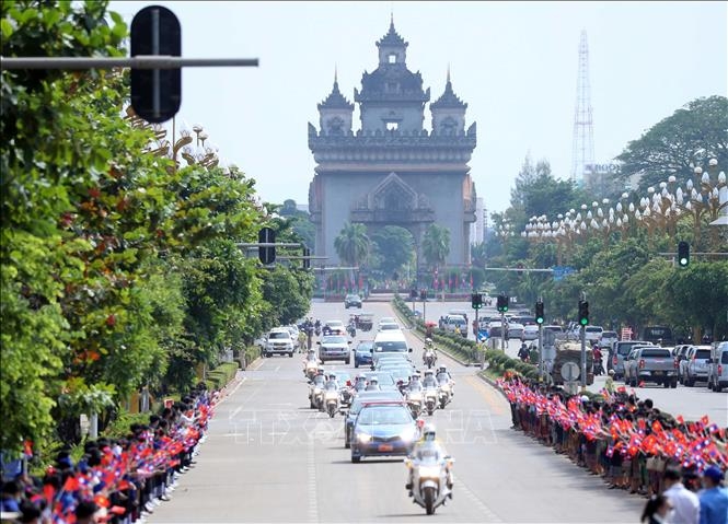 Quang cảnh Lễ đón Chủ tịch nước Nguyễn Xuân Phúc và phu nhân cùng Đoàn đại biểu cấp cao Đảng, Nhà nước Việt Nam sang thăm hữu nghị chính thức CHDCND Lào. Ảnh: Thống Nhất/TTXVN