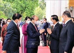 Lễ đón chính thức Chủ tịch nước Nguyễn Xuân Phúc và phu nhân thăm hữu nghị chính thức Lào