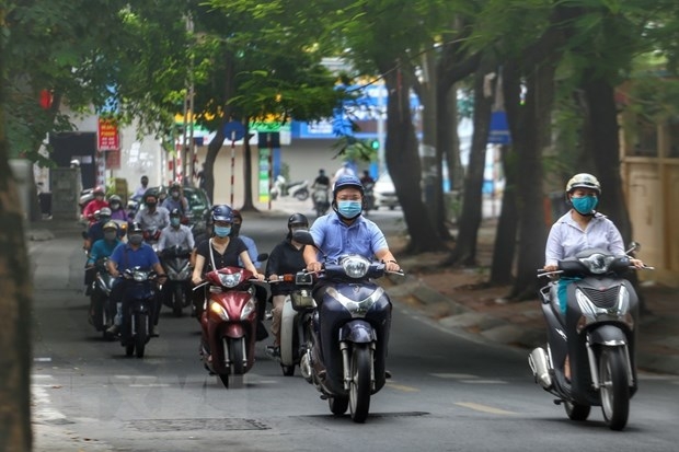 Lưu lượng giao thông trên phố Thái Thịnh vào giờ đi làm vẫn khá cao - ảnh chụp lúc 7g50. (Ảnh: Tuấn Đức/TTXVN