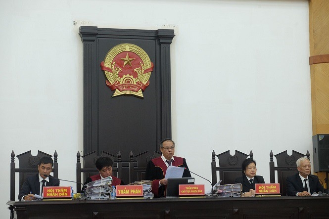 Hội đồng xét xử vụ án.