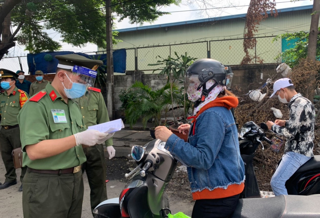 Cán bộ, chiến sĩ được Bộ Công an chi viện tham gia hỗ trợ công tác phòng, chống dịch bệnh ở Bình Dương