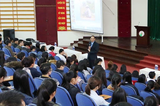 Đấu tranh với “tự diễn biến”, “tự chuyển hóa” người viết phải nhạy bén nhãn quan chính trị