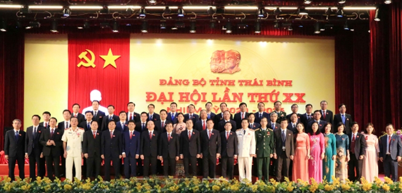 51 đồng chí Ủy viên Ban Chấp hành Đảng bộ tỉnh khóa XX cũng ra mắt Đại hội.