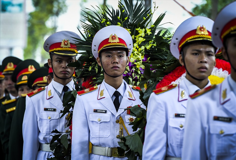 Lễ tang và truy điệu Thiếu tướng Nguyễn Hữu Hùng được tổ chức theo nghi thức cấp cao của quân đội.